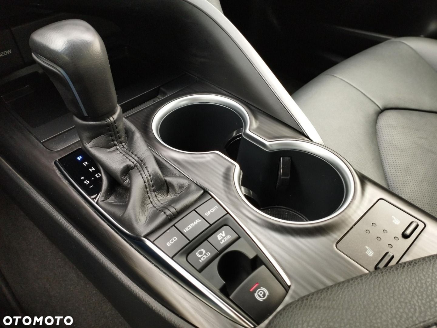 Toyota Camry - 23