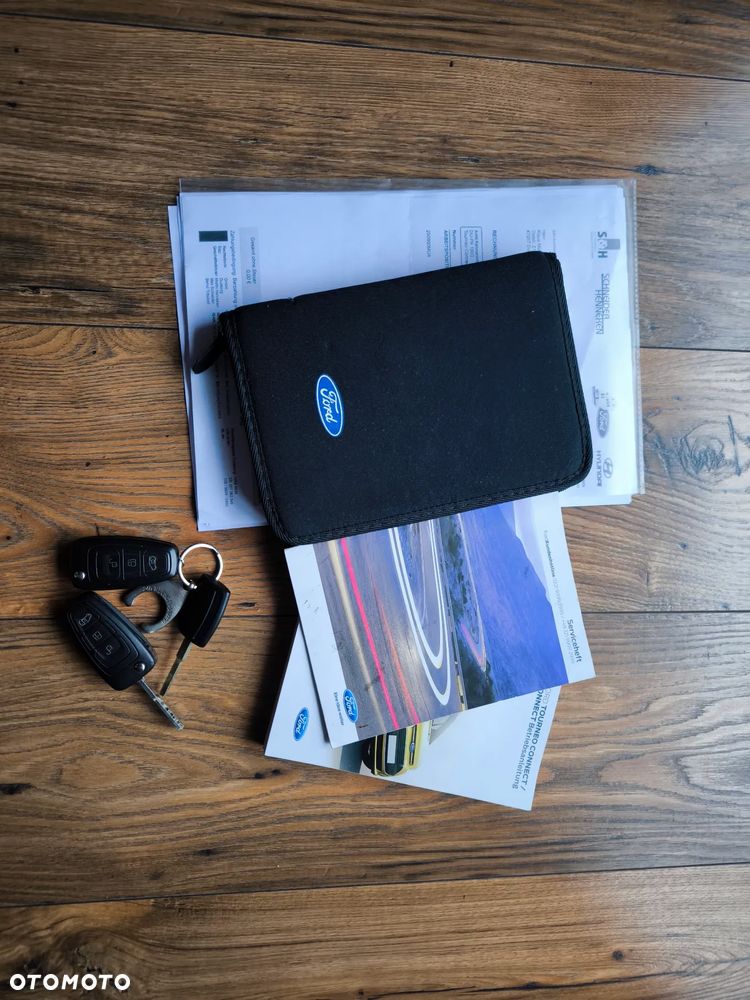 Ford Tourneo Connect Grand - 32