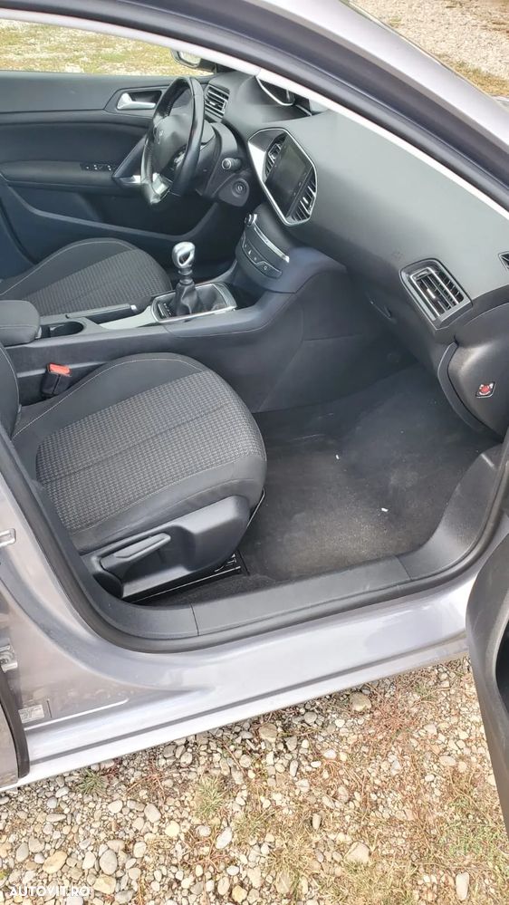 Peugeot 308 1.2 L PureTech Turbo S&S Active - 6
