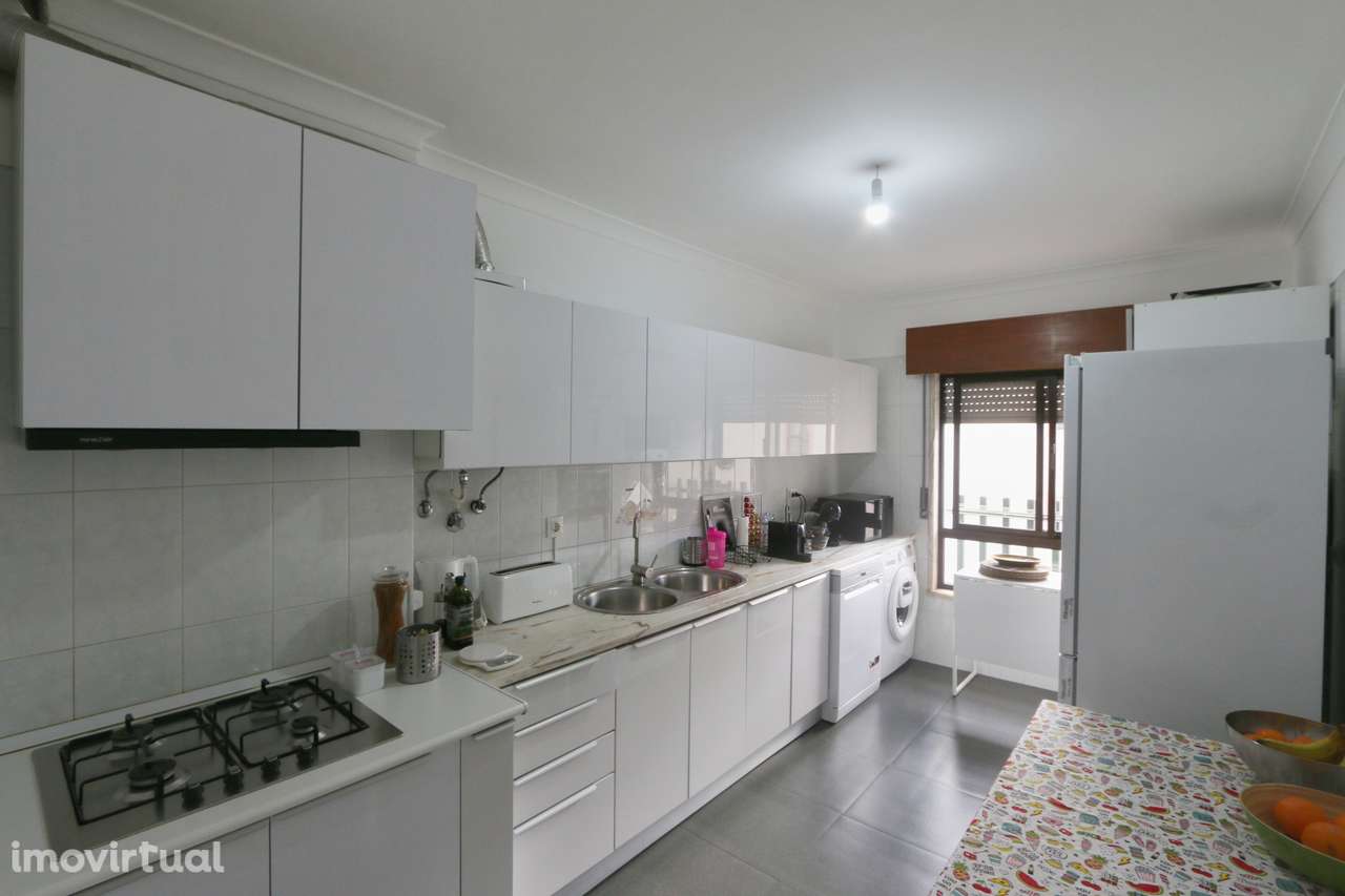 Excelente 3 assoalhadas com arrecadação em Massamá - Grande imagem: 5/16