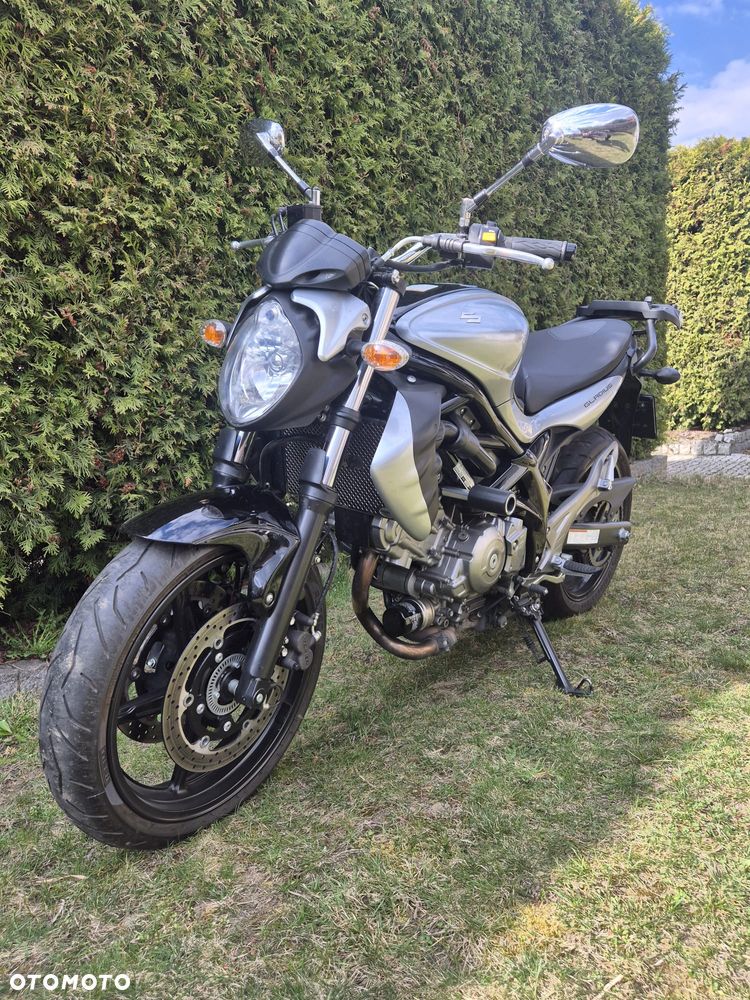 Suzuki Gladius - 12