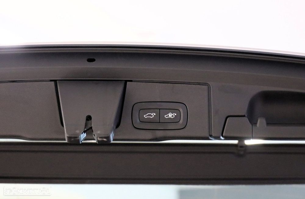 Volvo XC 60 2.0 T6 PHEV Core AWD - 5