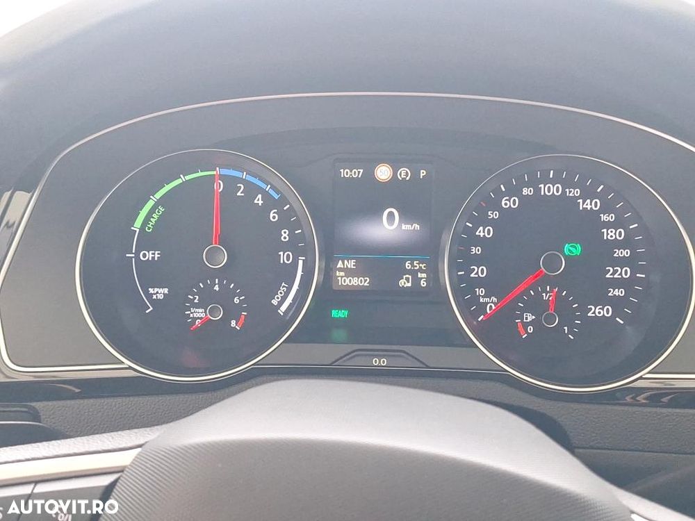 Volkswagen Passat - 4