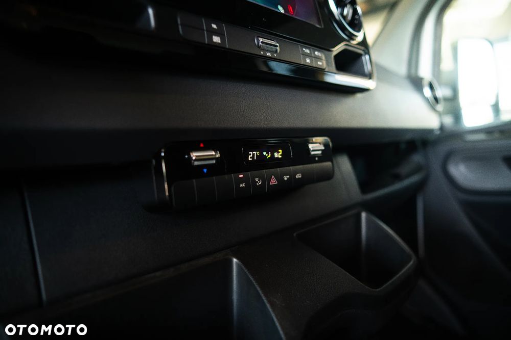 Mercedes-Benz Sprinter - 11