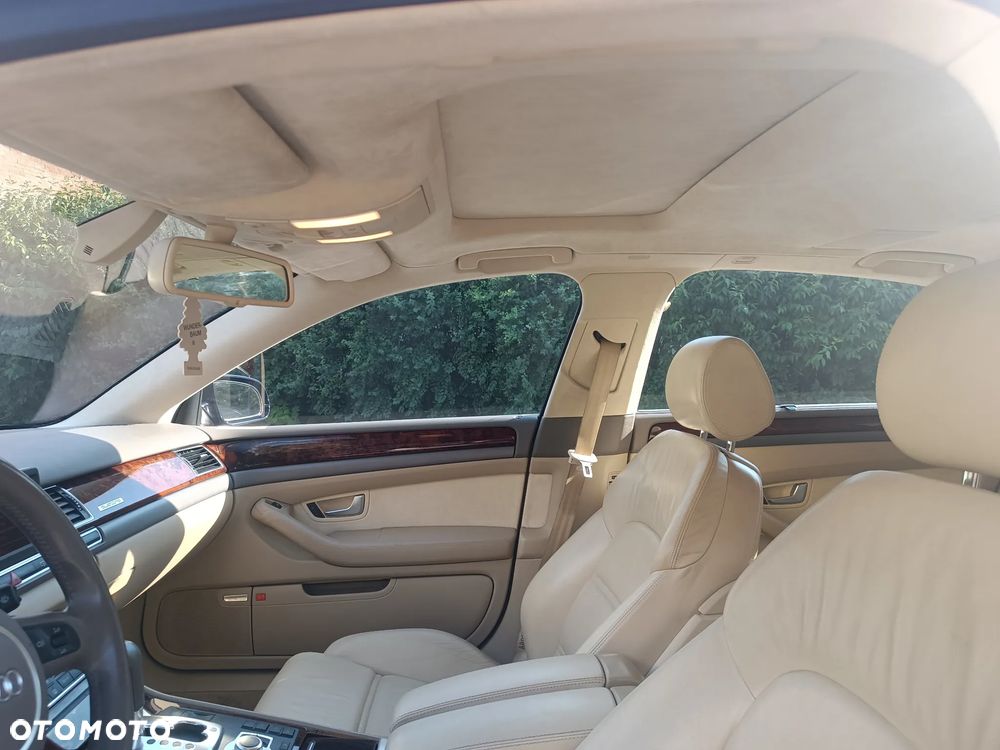 Audi A8 4.2 L Quattro - 11