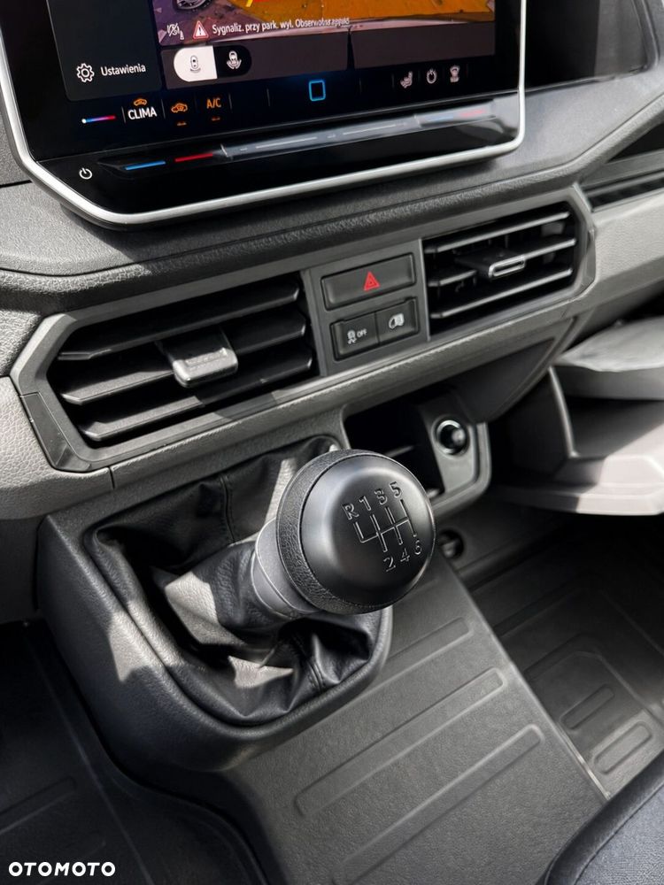 Volkswagen Crafter 35 Furgon z wysokim dachem silnik: 2,0 l EU6 SCR 177 KM / skrzynia biegów: Przedni napęd manualna 6-biegowa rozstaw osi: 4490 mm - 12