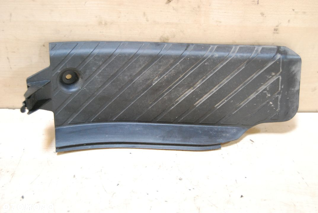 PODNÓŻEK STOPKA STOPNICA 8E1864777 AUDI A4 B7 B6 - 4