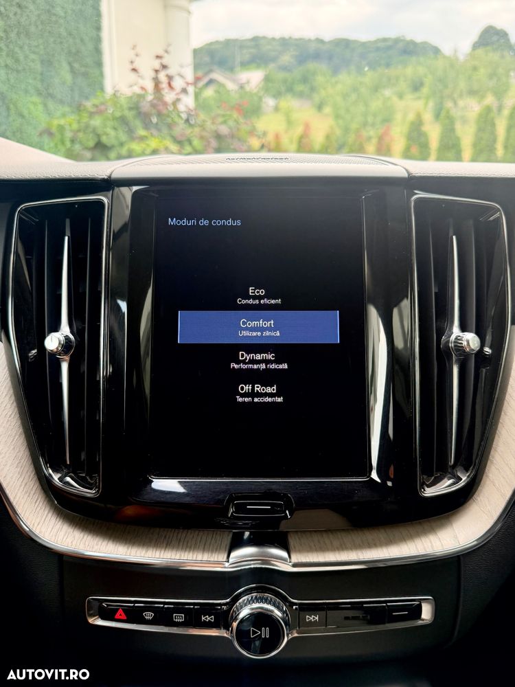Volvo XC 60 B4 D AWD Plus Dark - 17