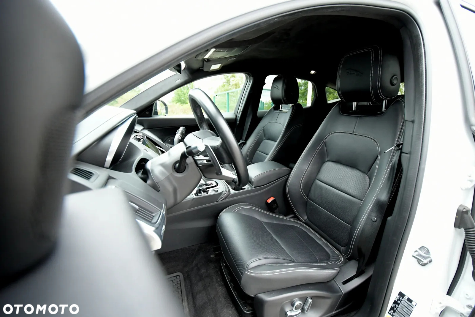 Jaguar E-Pace D200 AWD R-Dynamic S - 19
