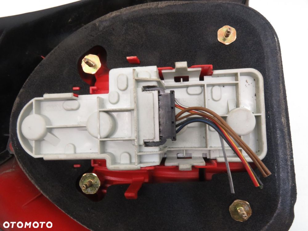 LAMPA LEWA TYLNA AUDI A3 (8L1) 8L0945095B 8L0945096C - 5