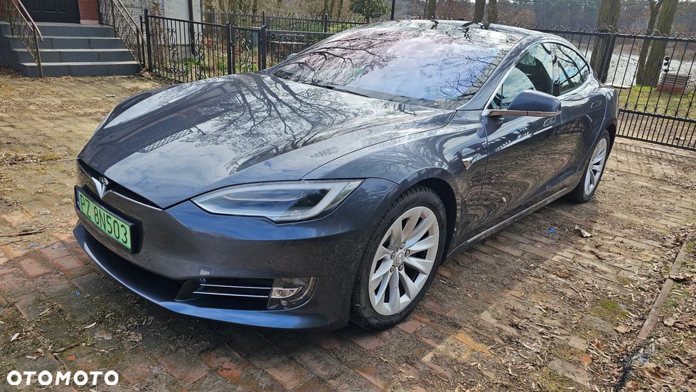 Tesla Model S - 11