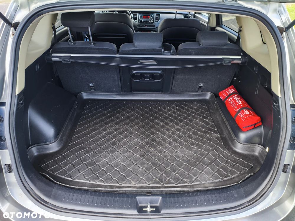 Kia Carens - 10