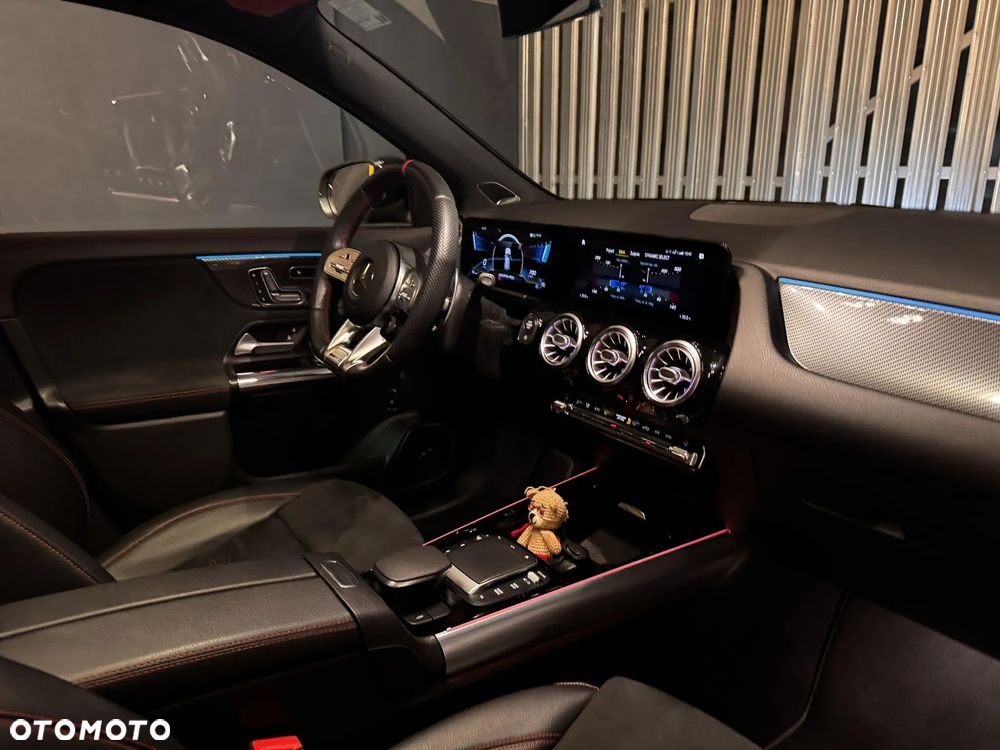 Mercedes-Benz GLA - 34