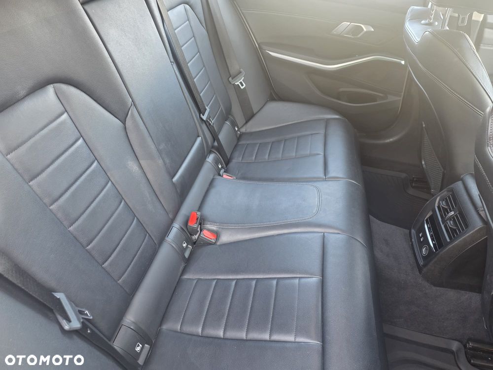 BMW Seria 3 318d - 17