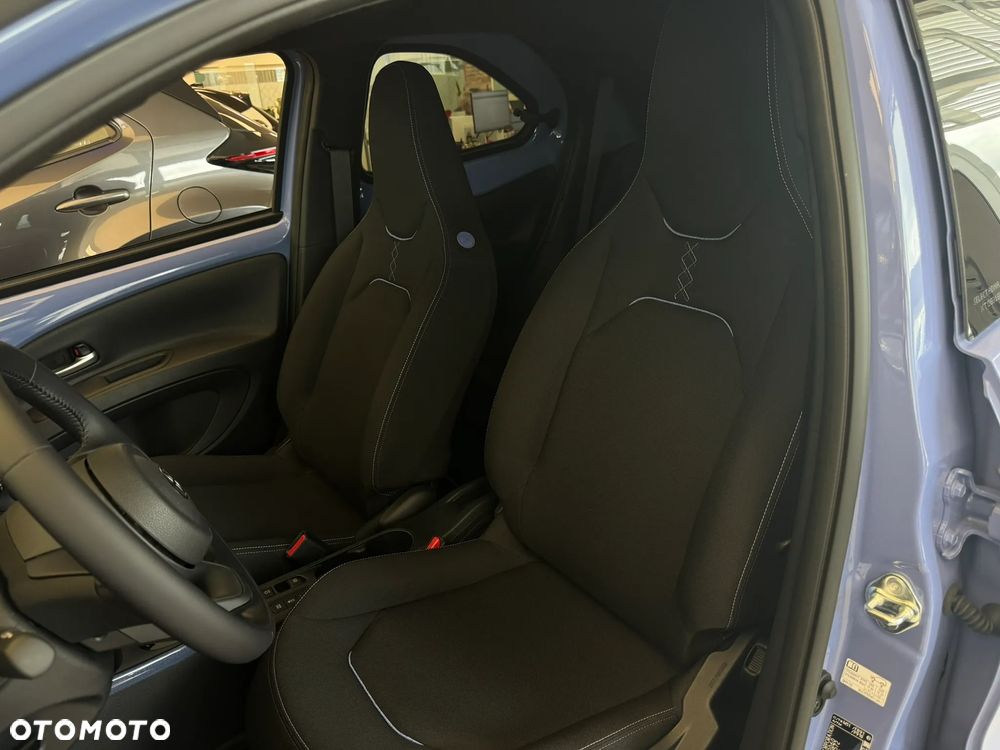 Toyota Aygo X Hybrid 1.5 Style e-CVT - 10