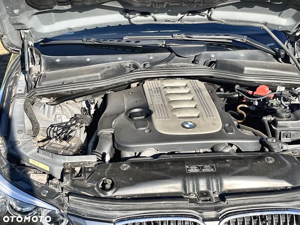 BMW Seria 5 525d - 11