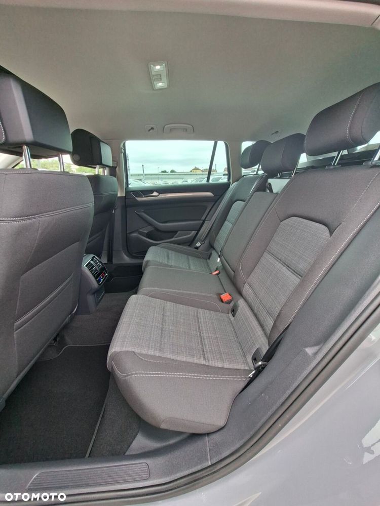 Volkswagen Passat - 13