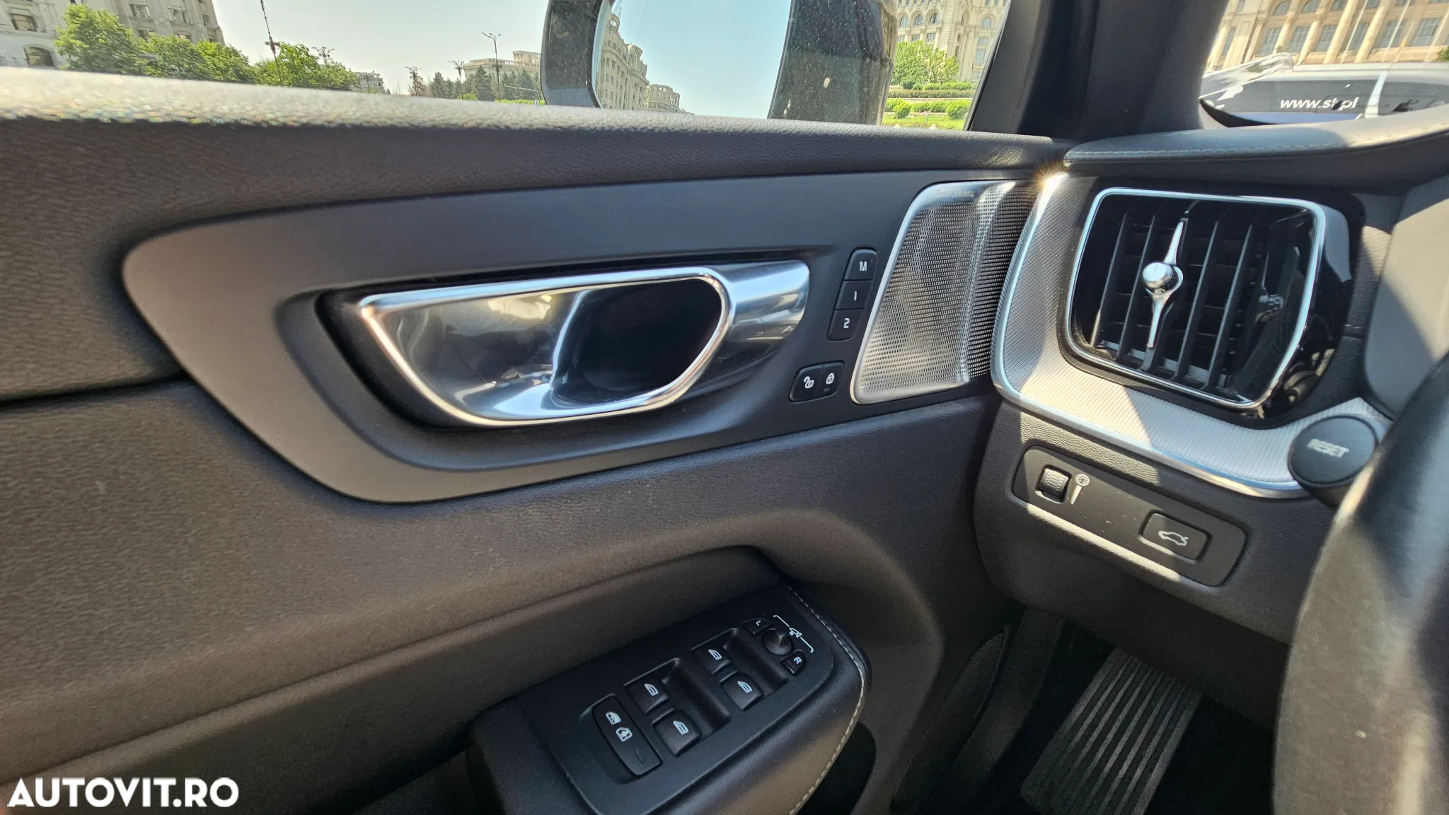 Volvo XC 60 D4 R-Design - 14