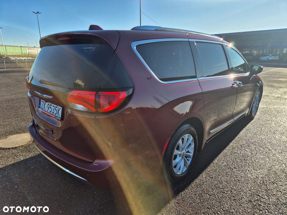 Chrysler Pacifica - 5