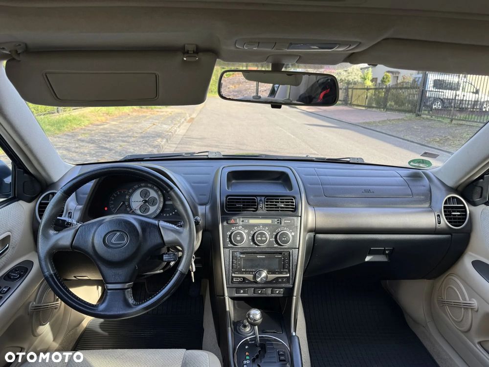 Lexus IS 200 Prestige - 16