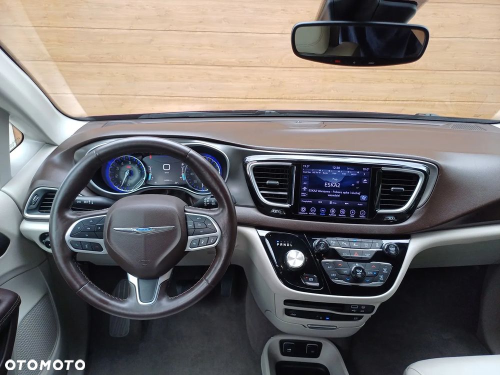 Chrysler Pacifica - 17