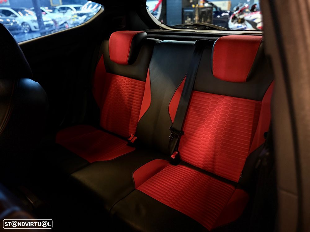 Ford Fiesta 1.6 EcoBoost c/ Pack Pele Desportiva ST - 17