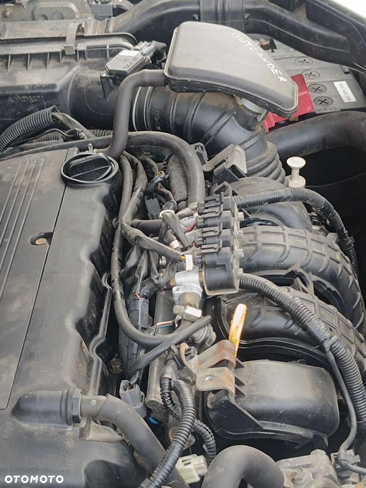 Mitsubishi Outlander 2.4 4WD CVT Instyle - 13