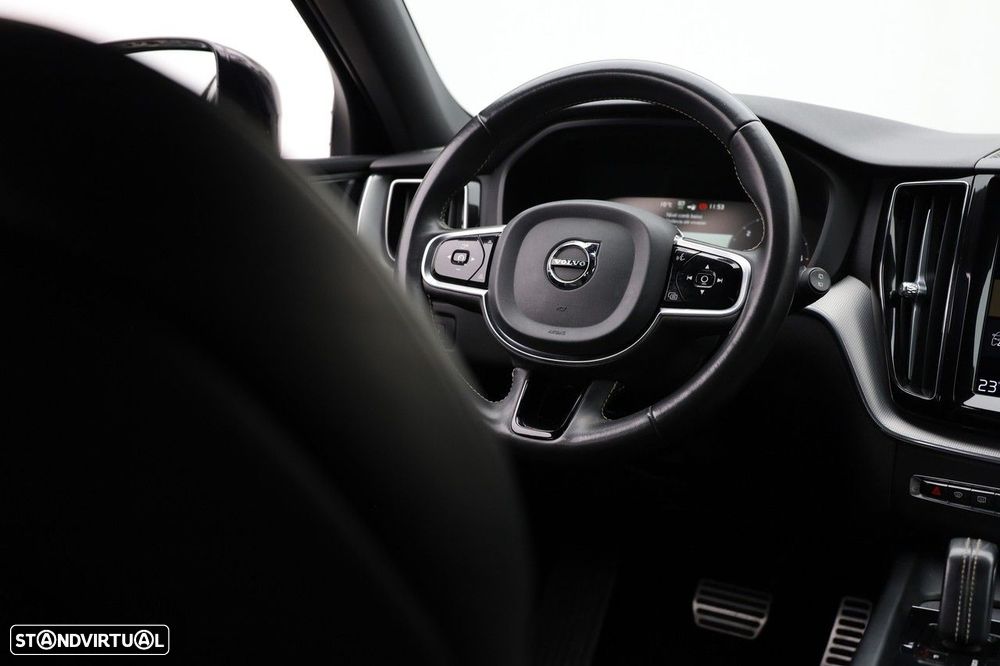 Volvo XC 60 2.0 B4 Plus Dark - 18