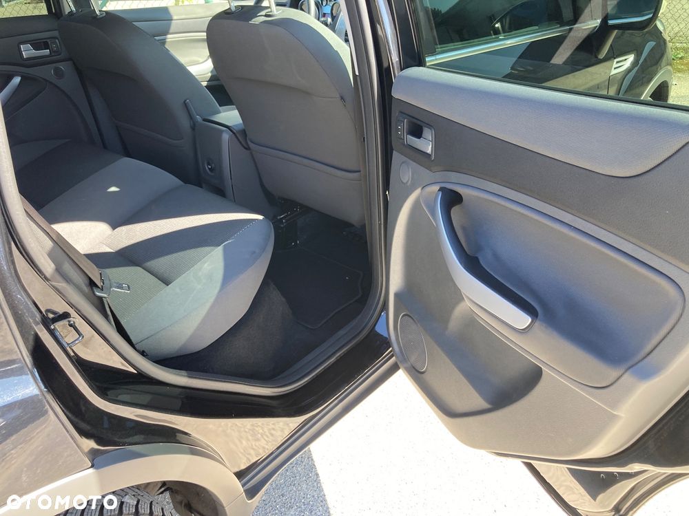 Ford Kuga 2.5 4x4 Trend - 12