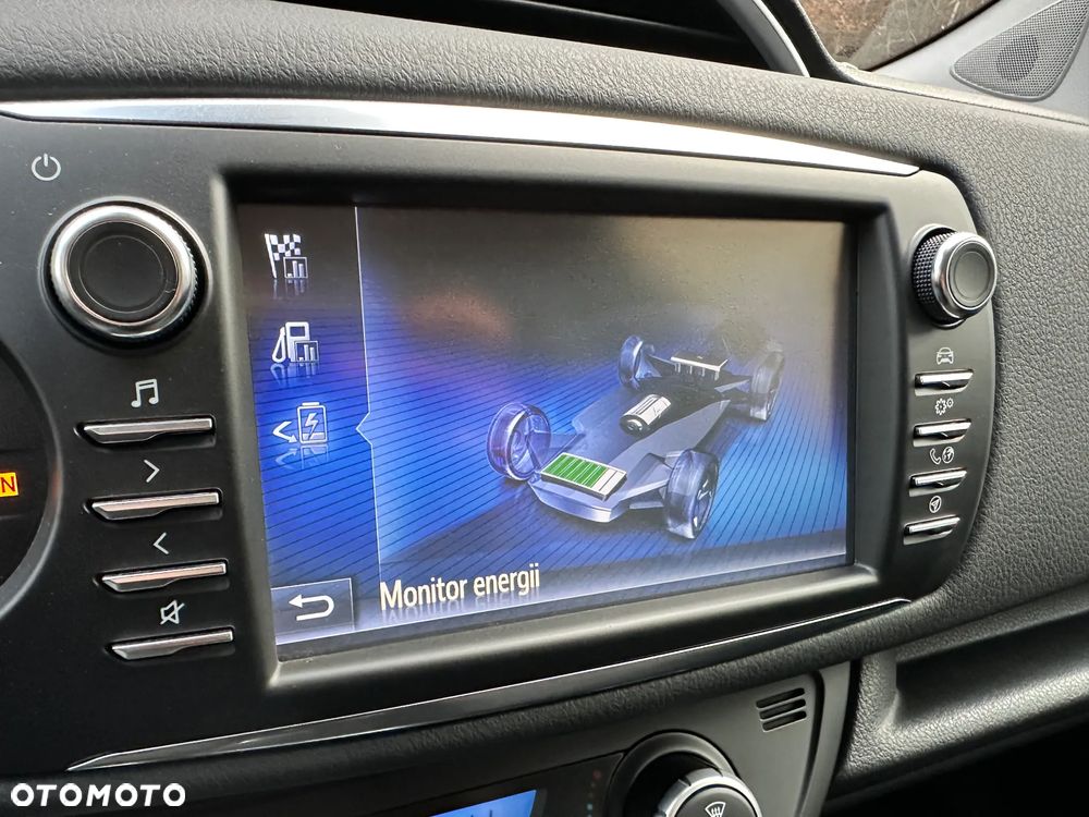 Toyota Yaris Hybrid 100 Business Edition - 31