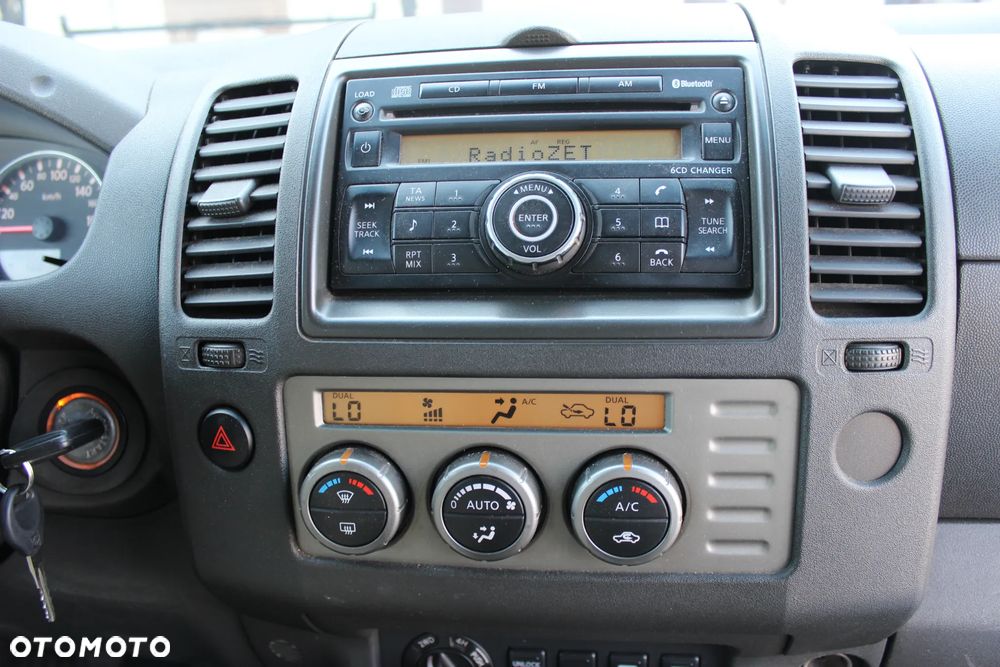 Nissan Navara 2.5 D Platinum - 13