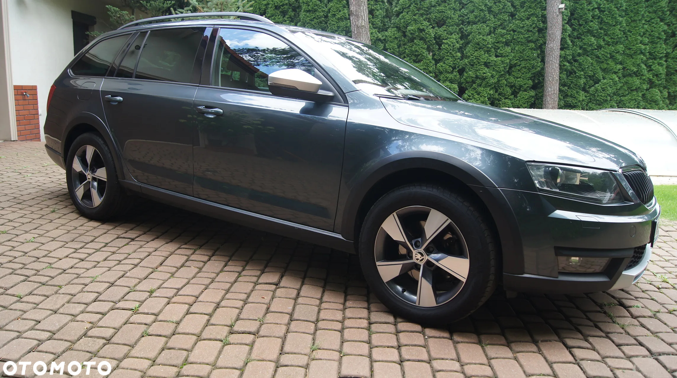 Skoda Octavia Combi 2.0 TDI 4x4 DSG Scout - 3