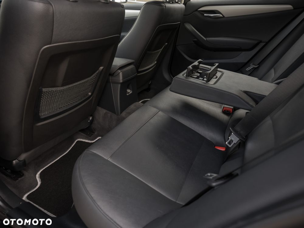 BMW X1 sDrive18d xLine - 28