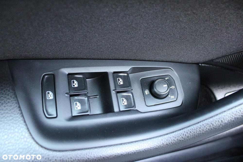Volkswagen Passat - 12