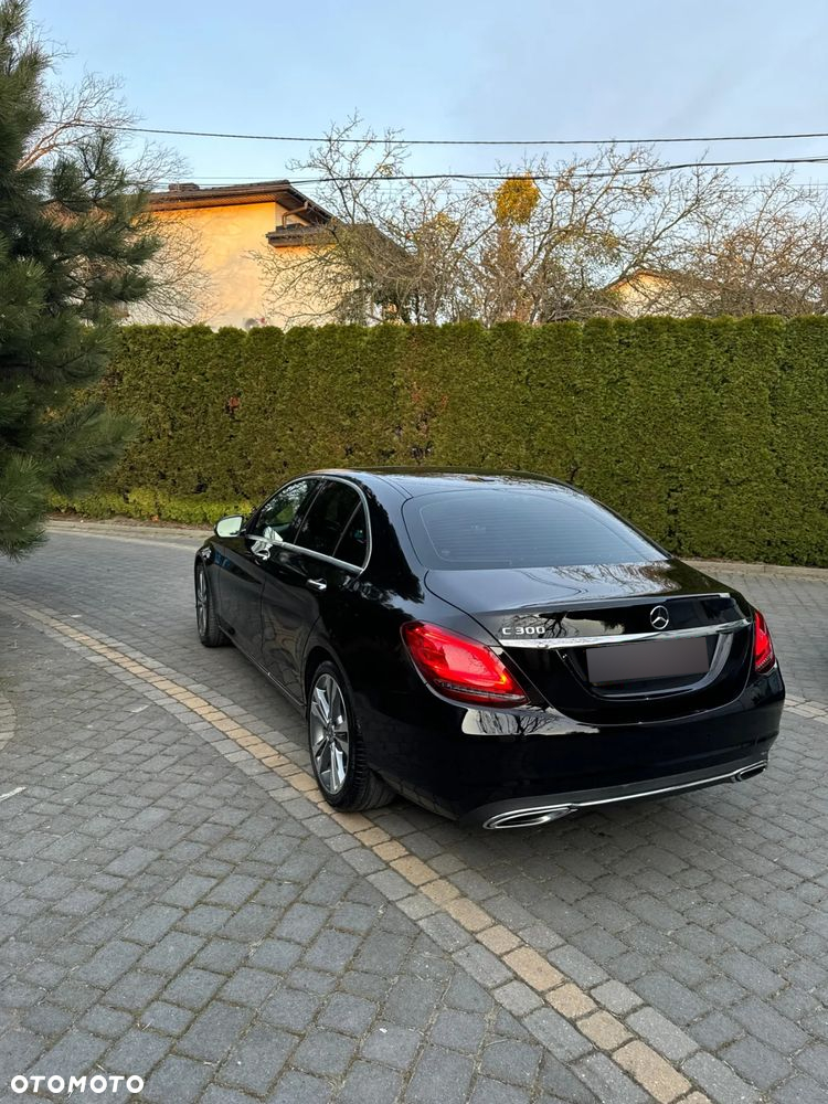 Mercedes-Benz Klasa C 300 9G-TRONIC - 2