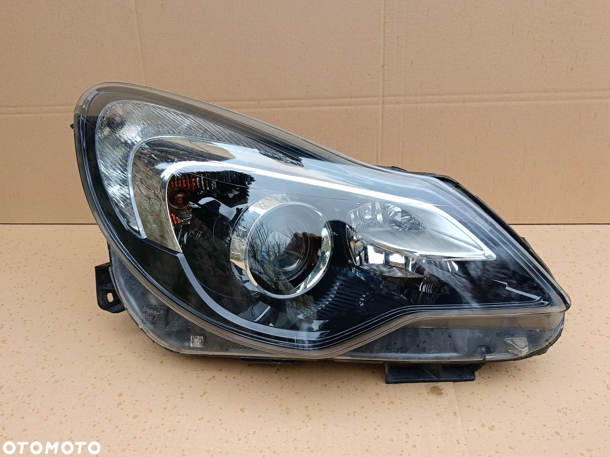Lampa przednia prawa Opel Corsa D lift soczewka 13446796 reflektor - 1