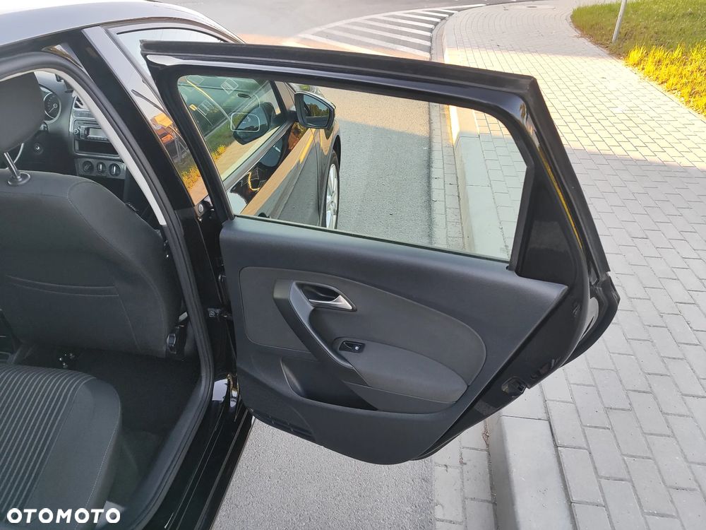 Volkswagen Polo 1.4 FSI Highline - 32