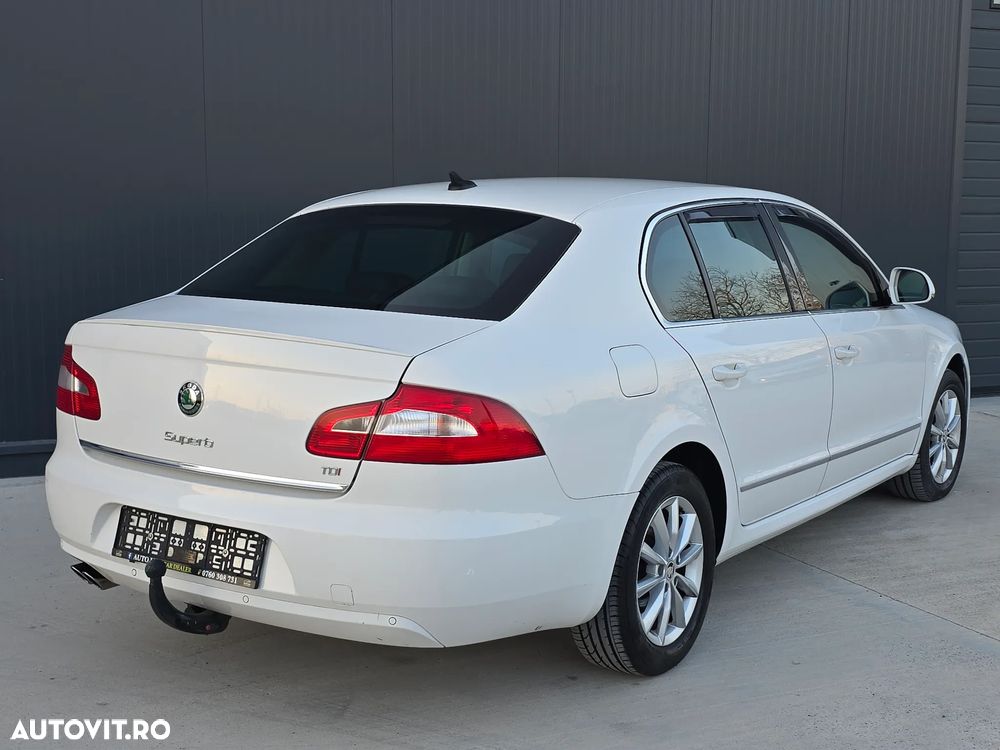 Skoda Superb 2.0 TDI DSG Elegance - 17