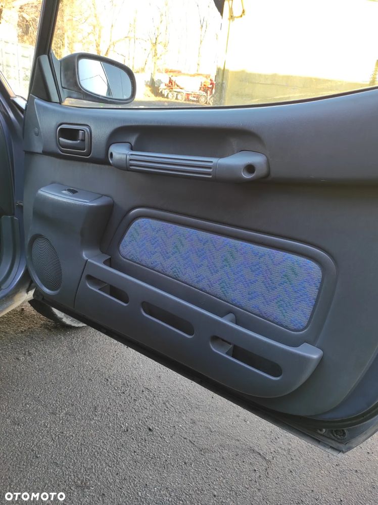 Toyota RAV4 2.0 - 26