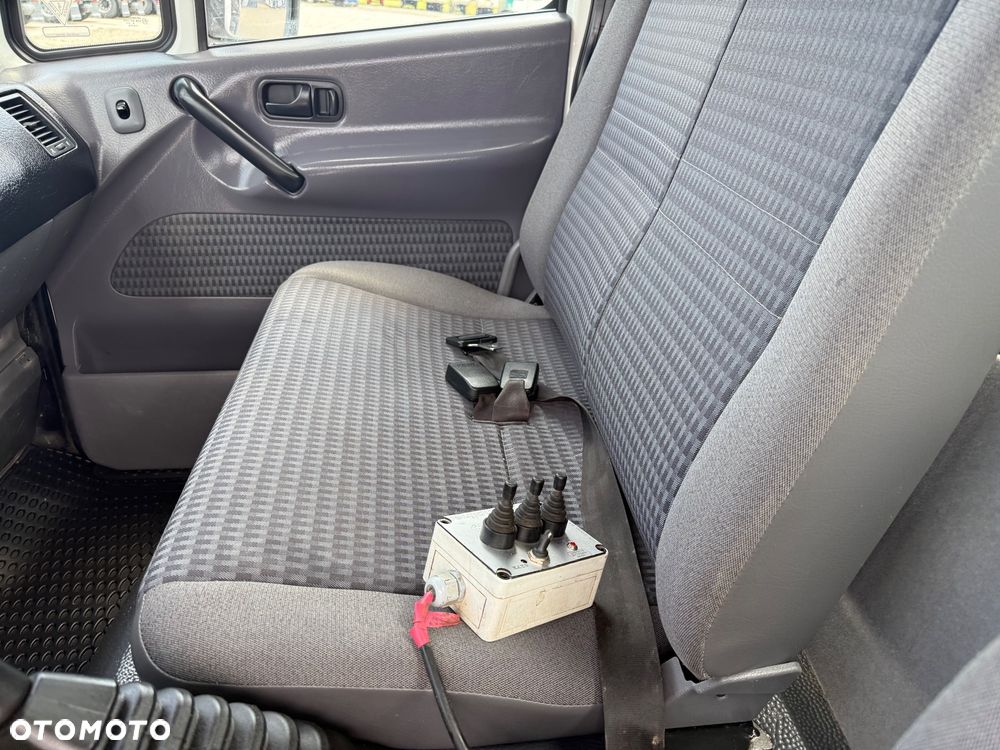 Nissan ATLEON 56.13 / HAKOWIEC / DMC 5600KG / TACHO TARCZKI / 49.000 KM ! ! ! / Z FRANCJI /  STAN BDB / / / - 28