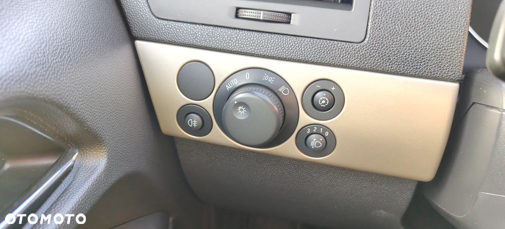 Opel Astra 1.9 CDTI Cosmo - 12