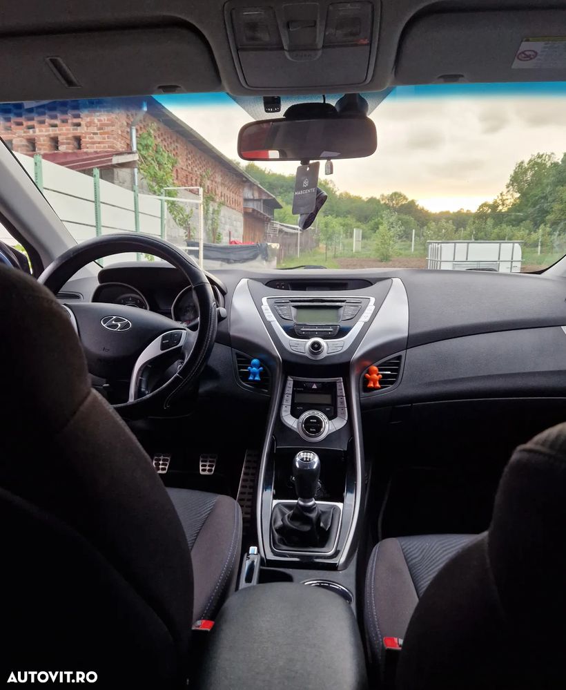 Hyundai Elantra 1.6 MPi - 4