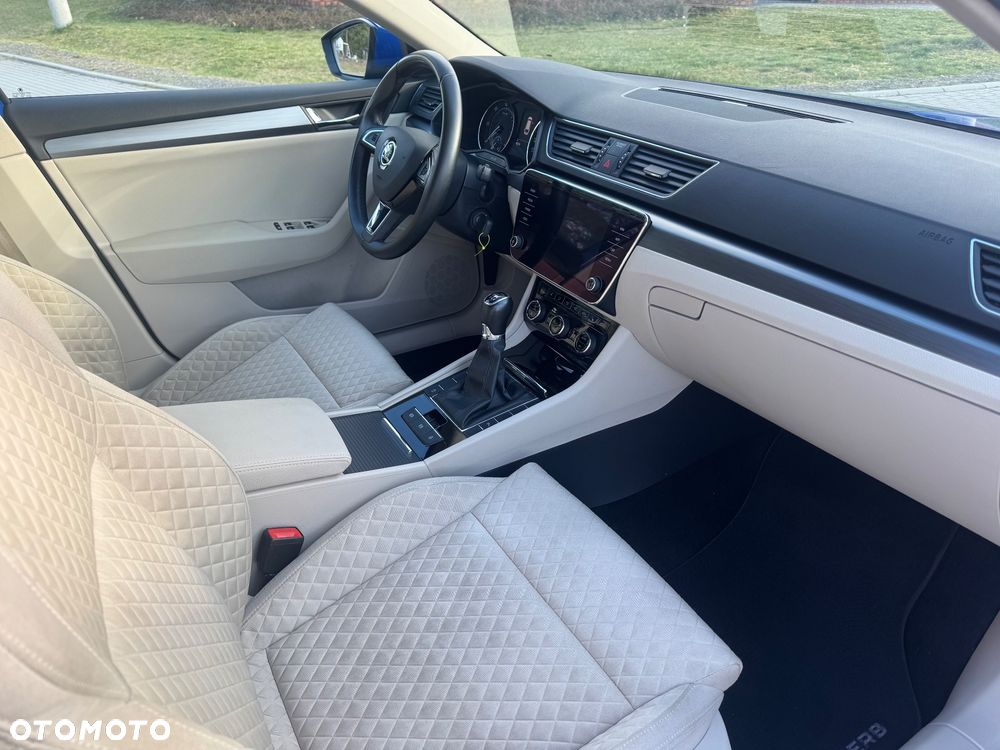 Skoda Superb 2.0 TDI Premium Edition - 15
