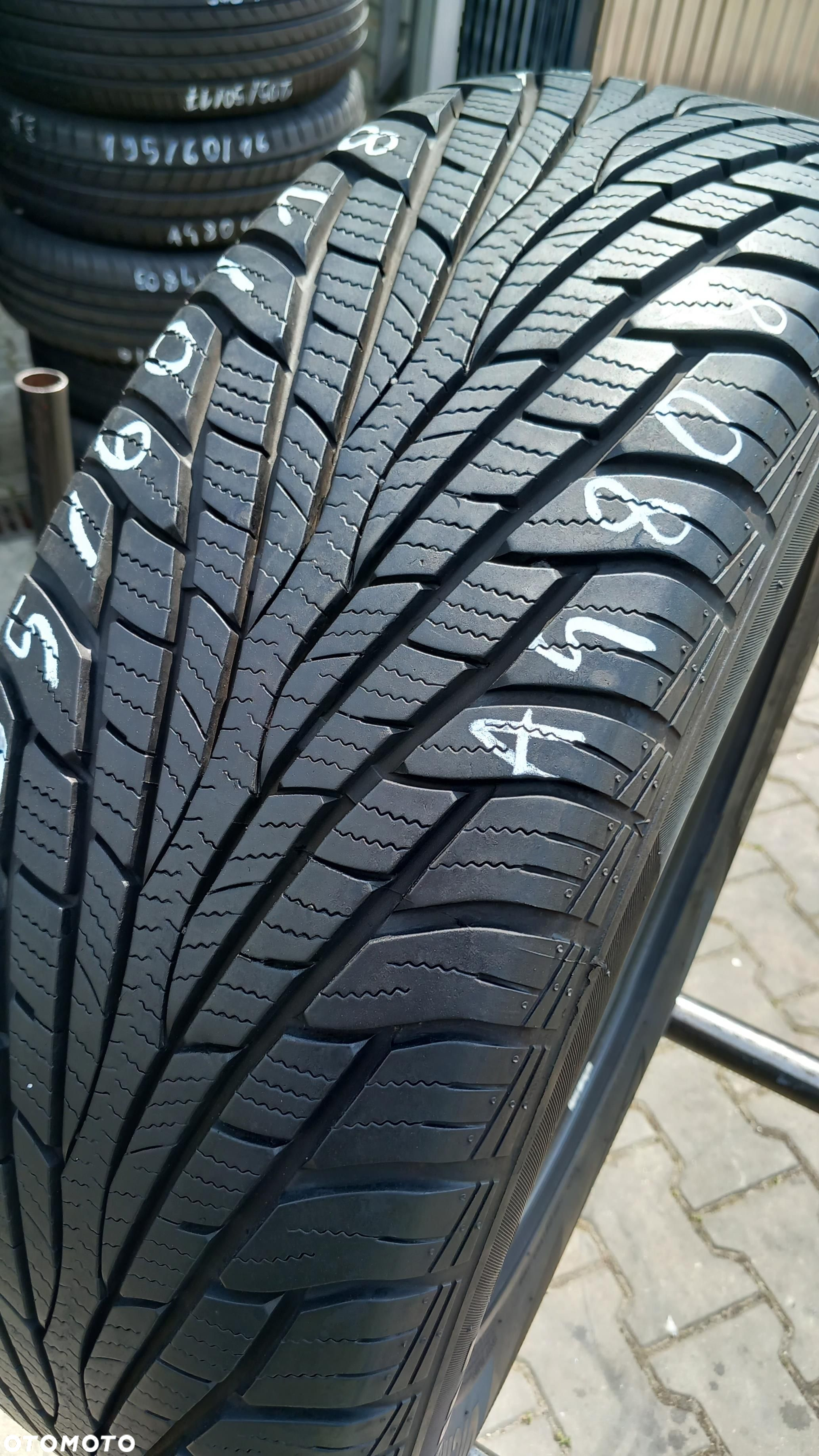 235/60/18 Maxxis Victra SUV 107V - 2