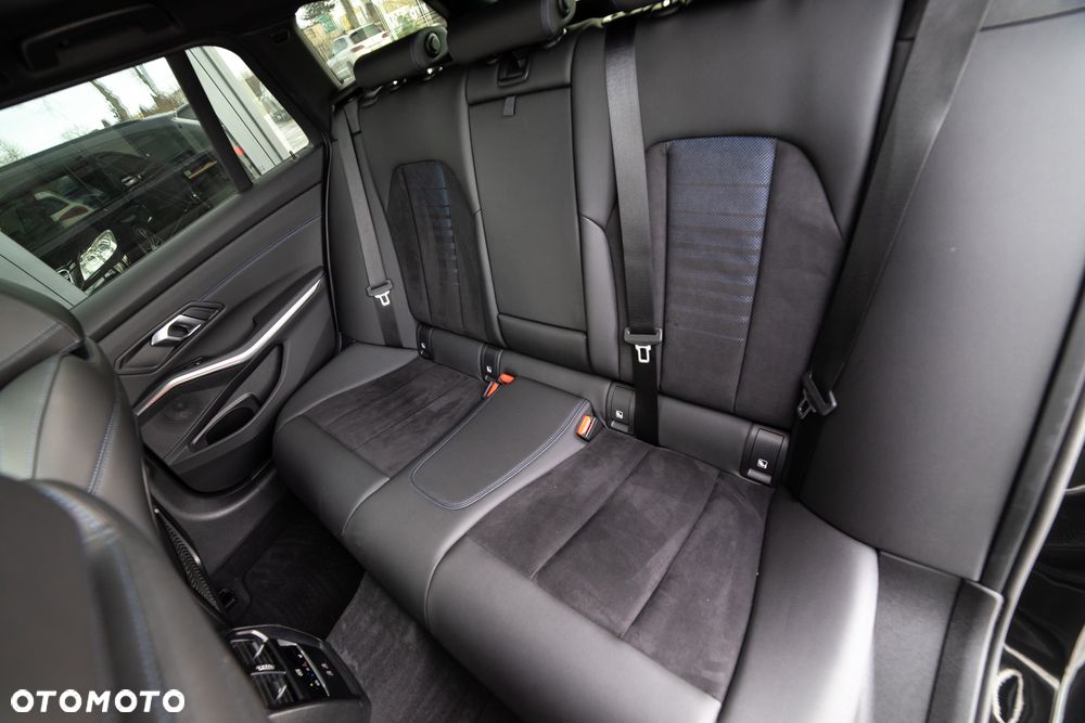 BMW Seria 3 320d xDrive M Sport Shadow sport - 31