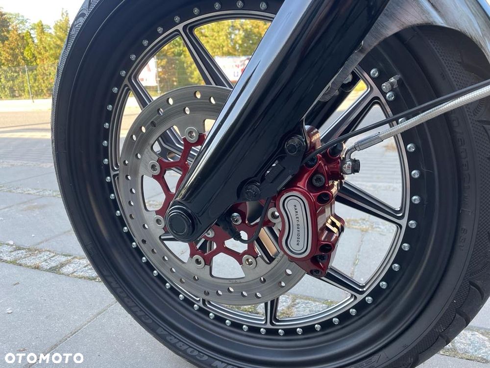 Harley-Davidson Softail Breakout - 10
