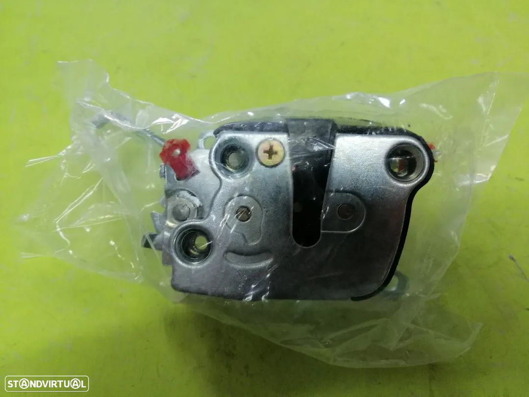 Fechadura da porta direita Toyota Hilux LN56 - 1