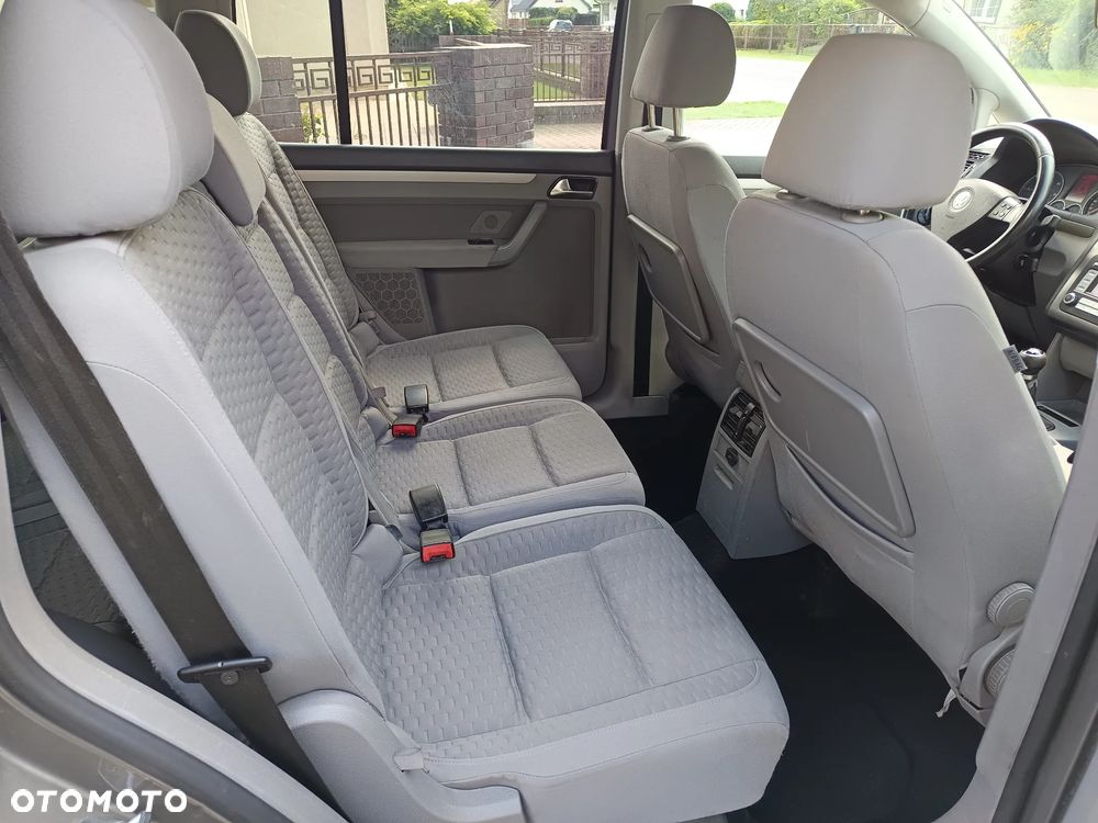 Volkswagen Touran - 14