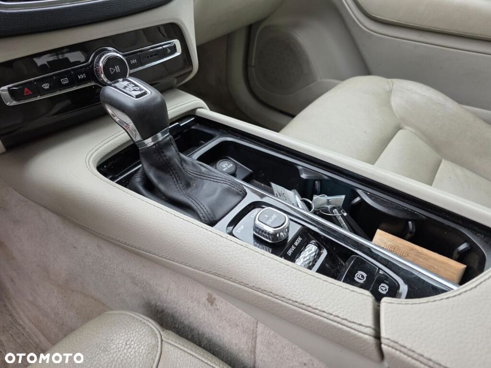 Volvo XC 90 T6 AWD Geartronic Momentum - 18