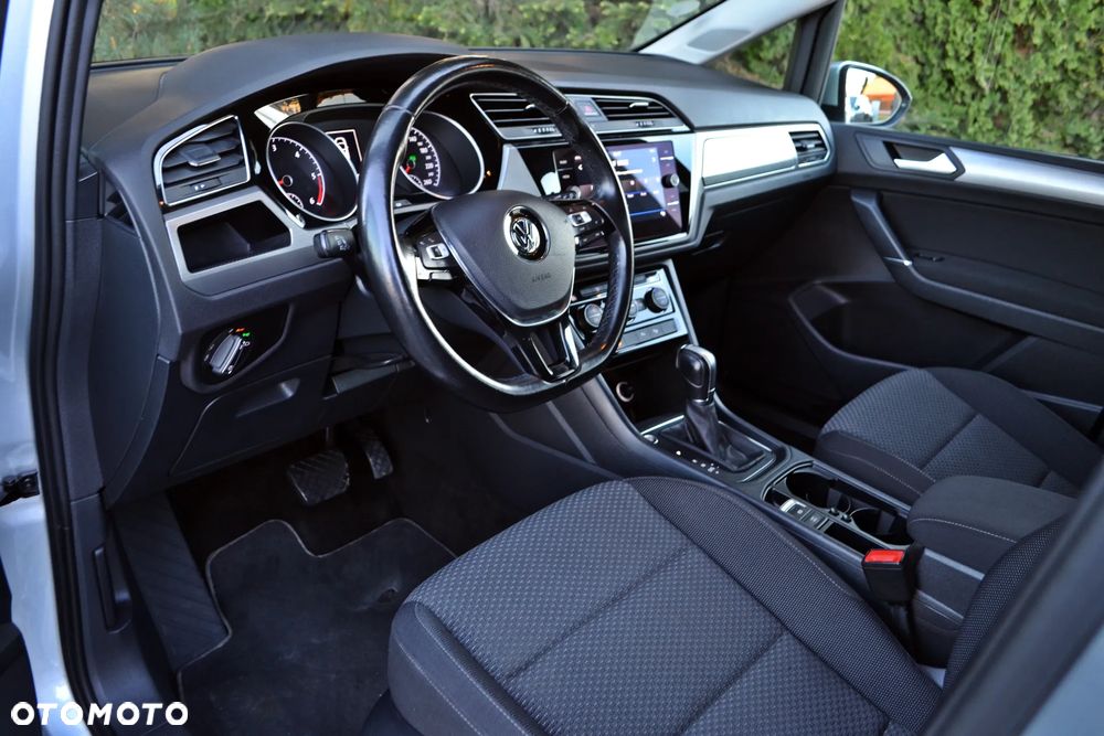 Volkswagen Touran - 18